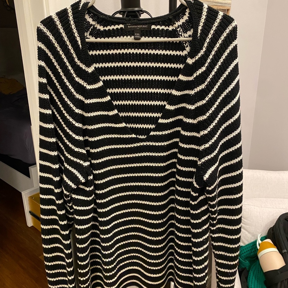 Banana Republic Black and Cream V-Neck Sweater